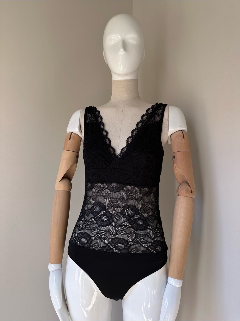Dynamite women’s lace bodysuit size S